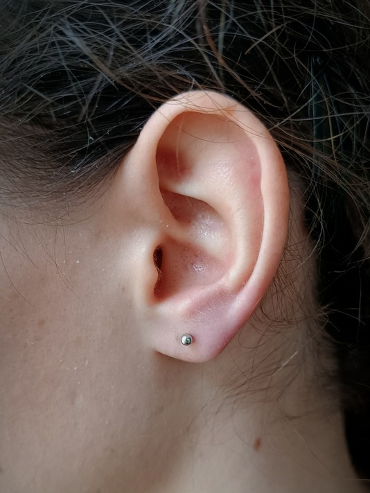 lobe piercing